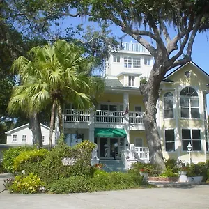 *** Bed & Breakfast The River Lily United States